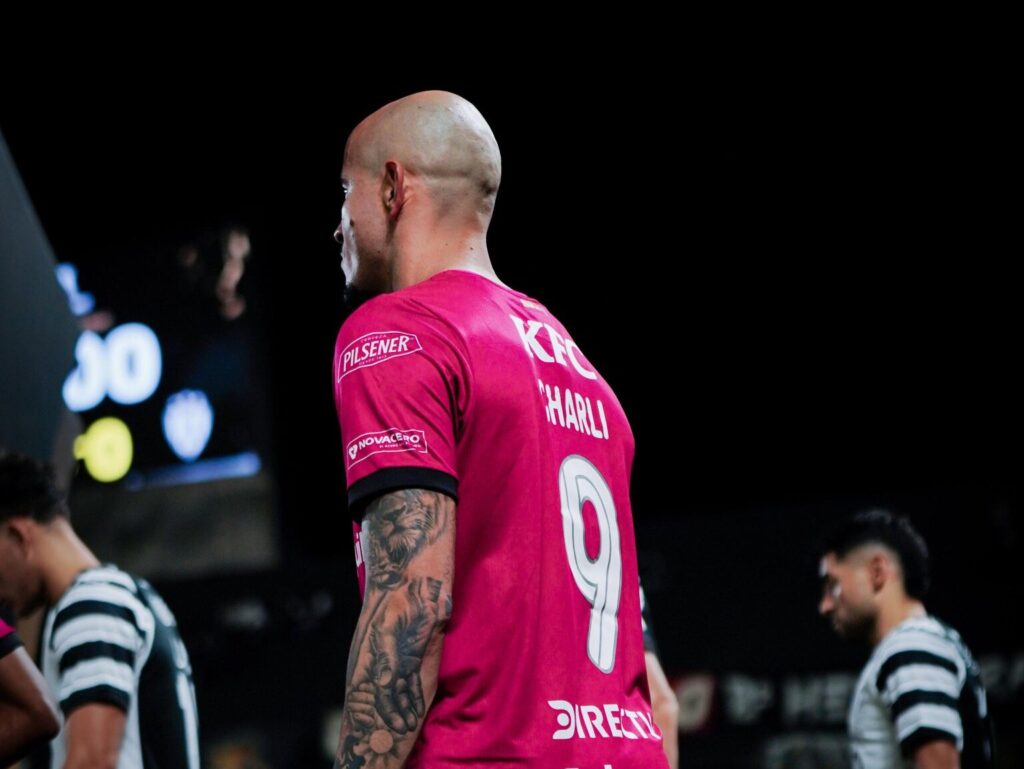 Con tres goles del paraguayo Charli González, Independiente del Valle ganó a Libertad