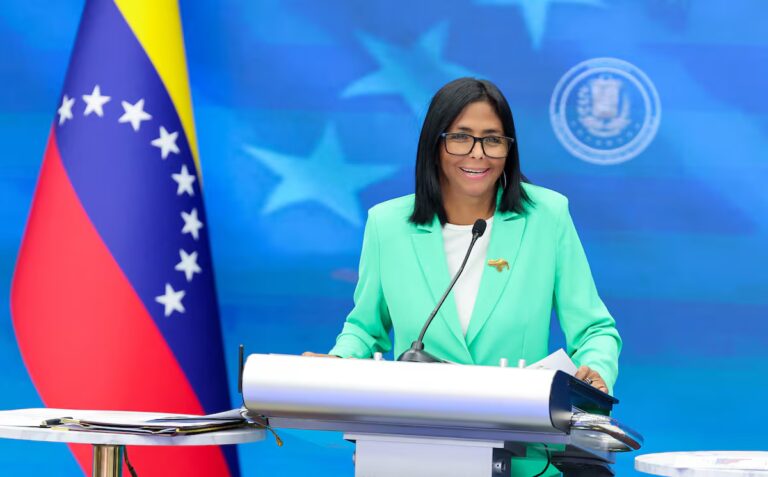 Delcy Rodríguez ha anunciado un «aumento» del salario mínimo para el 1 de mayo en Venezuela