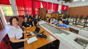 Día del Maestro: el desafío de ser docente hoy, ante el dominio de las pantallas digitales