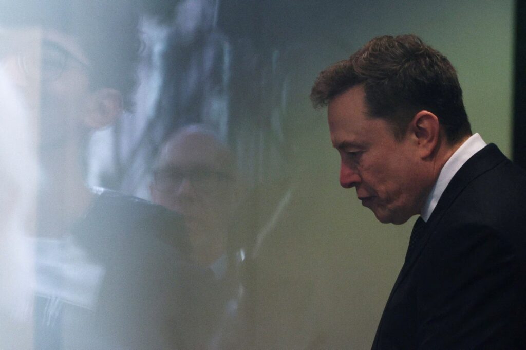 Elon Musk se debate entre la ignorancia y la ira en su segundo día de prueba de OpenAI: «Fui un tonto al financiarlos»
