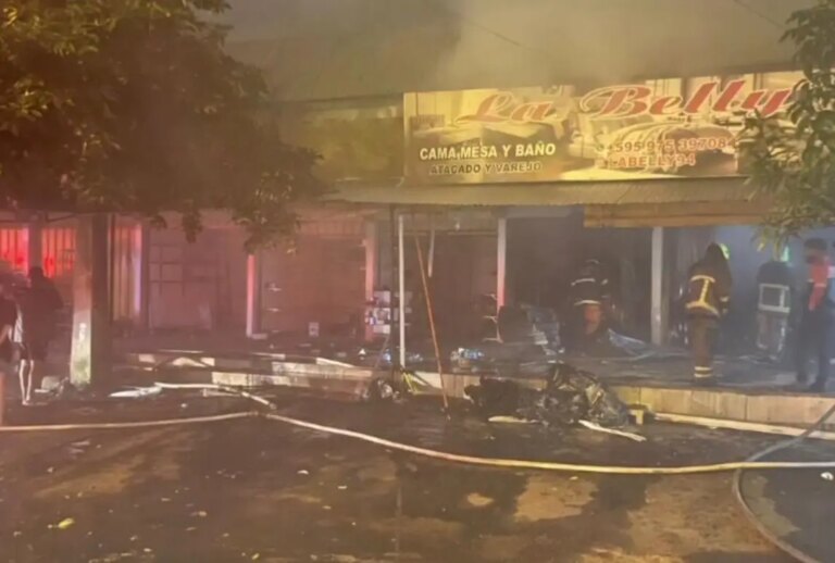 Fuego destruye varias casillas comerciales en zona comercial de Pedro Juan Caballero