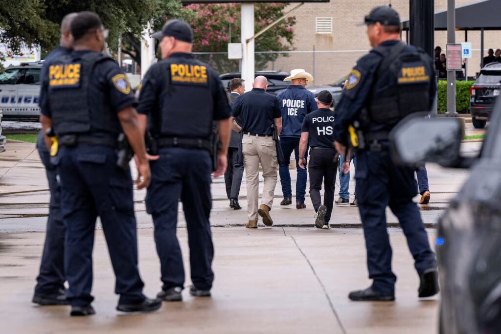 La policía de Texas puede arrestar a personas que crucen la frontera ilegalmente | Inmigrar a los Estados Unidos