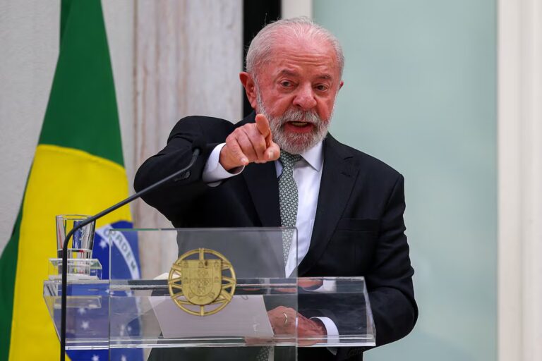 Lula estudia tomar «represalias» en Estados Unidos tras la expulsión de la policía brasileña en Florida.