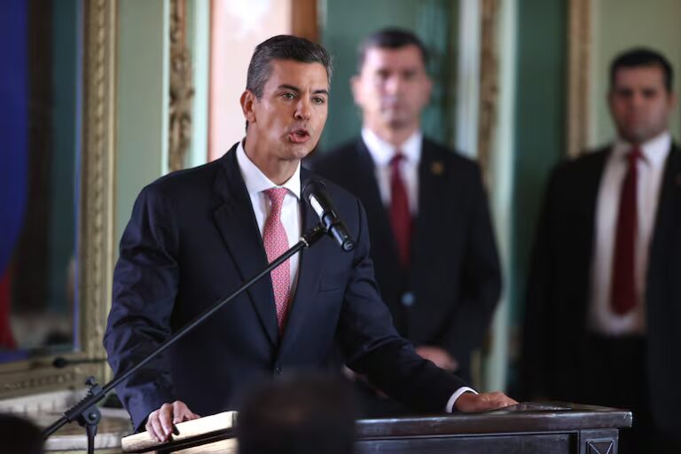 Médico asegura que Peña les ”empuja a cometer negligencias” por falta de insumos