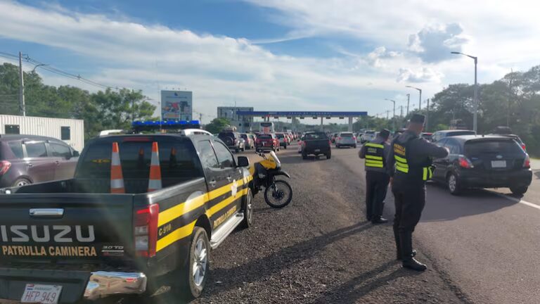 Operativo retorno: tránsito lento pero fluido en la Ruta PY02