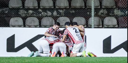Tasẽ pa’ũme, los rayaditos celebraron su primera victoria