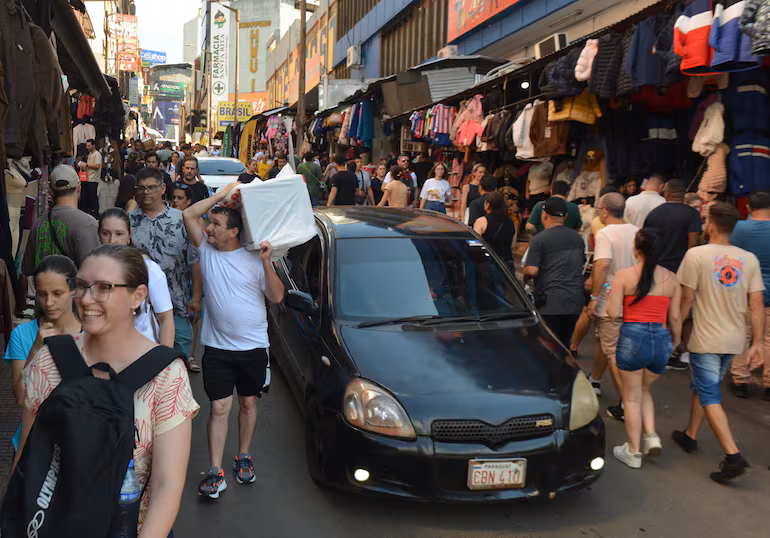 Video: Sábado Santo dispara ventas y congestión en frontera de Ciudad del Este