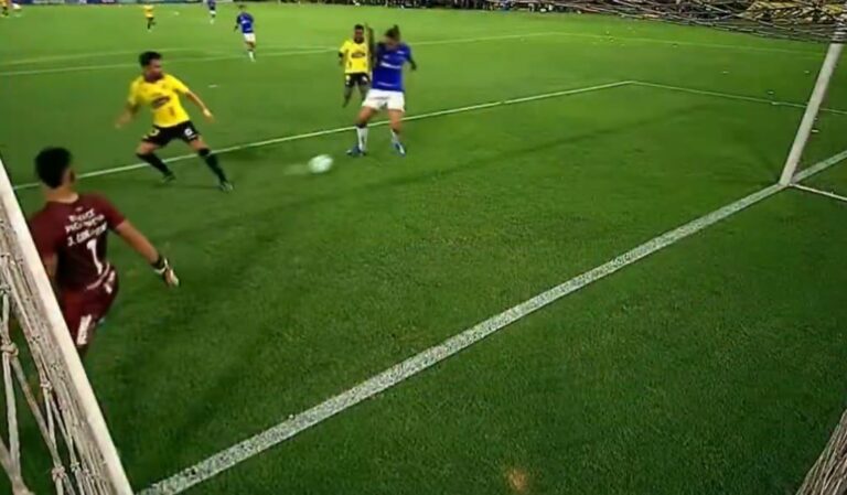 ¡Mañamína lo que erró el ex delantero de Cerro, “Xico” Da Costa!