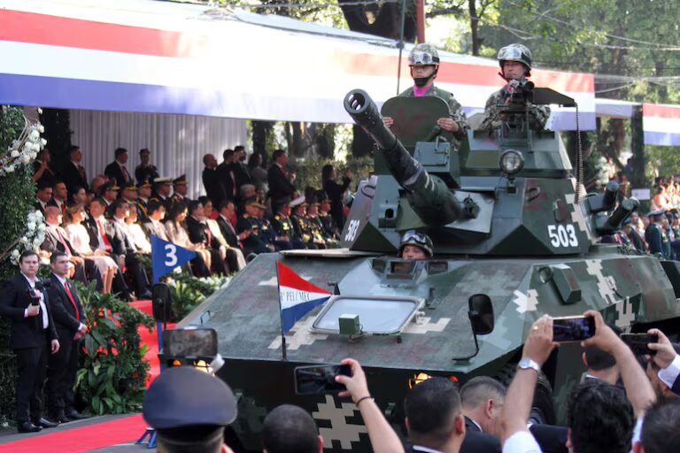 Abdo insta a Peña a realizar el desfile patrio: “Paraguay es un país orgulloso de su historia”