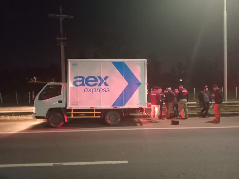 Asaltan camión de encomiendas sobre Ñu Guasu y roban celulares de alta gama