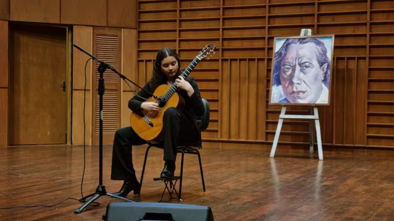 Con música y emoción, desde el CEC, rinden homenaje a Mangoré a 141 años de su natalicio