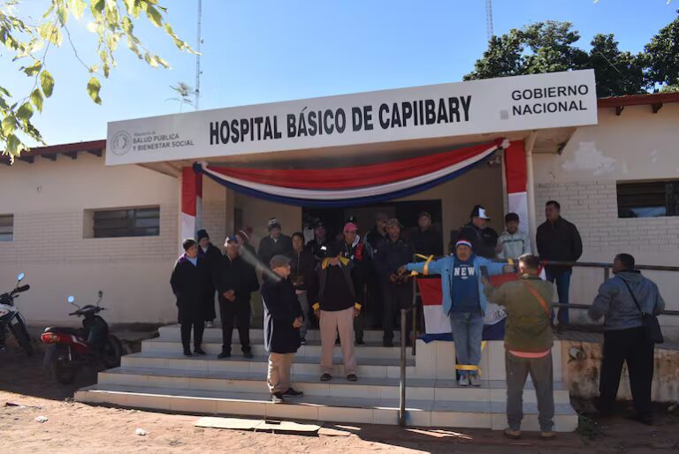 Director reconoce la necesidad de mejorar el servicio en el Hospital de Capiibary