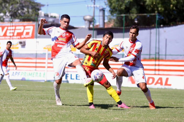 El puntero River y Sport Colombia no encontraron el arco en los «Jardines»