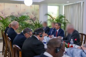 Estados Unidos y Cuba amplían negociaciones mientras la isla colapsa