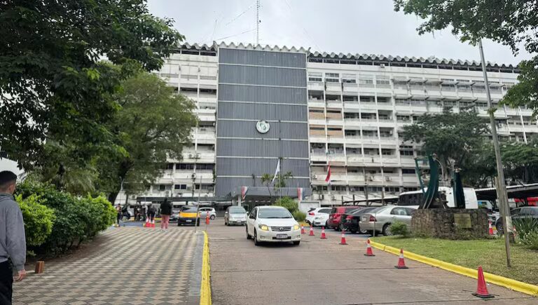 Gobierno defiende escasa renovación en el Consejo del IPS pese a críticas