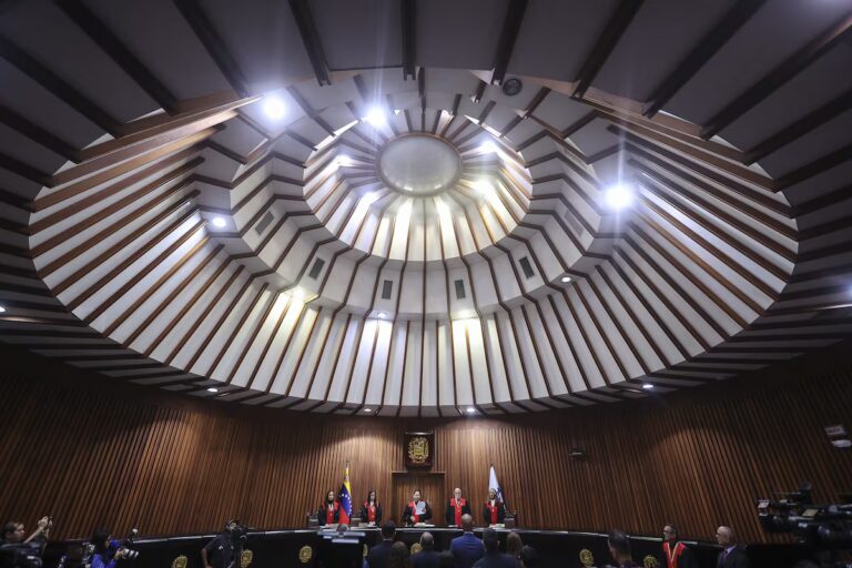 La Corte Suprema de Venezuela se ha reorganizado con reemplazos a medida que se buscan nuevos candidatos