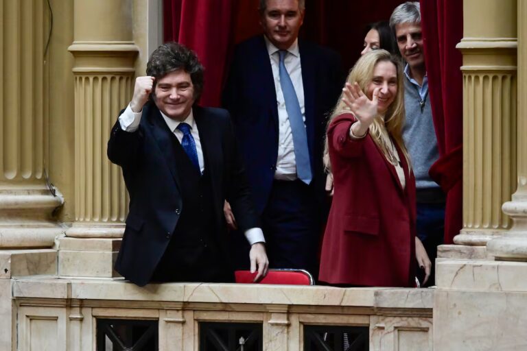 Las luchas internas abiertas de La Libertad Avanza representan un problema para el Presidente argentino, incapaz de resolverlas: el Gobierno de Milei amenaza con destruirse.