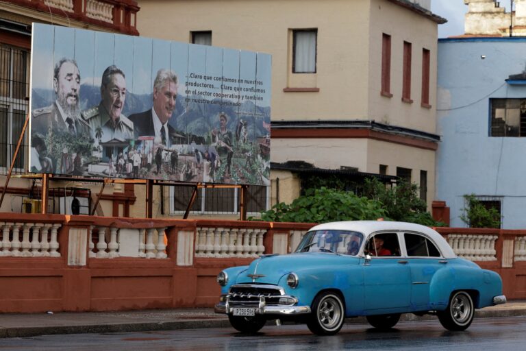 Las tensiones entre los exiliados y la oposición interna en Cuba dificultan el poscastrismo.