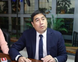 Nakayama exige “purga” en el Congreso por presuntos títulos falsos tras caso Rivas