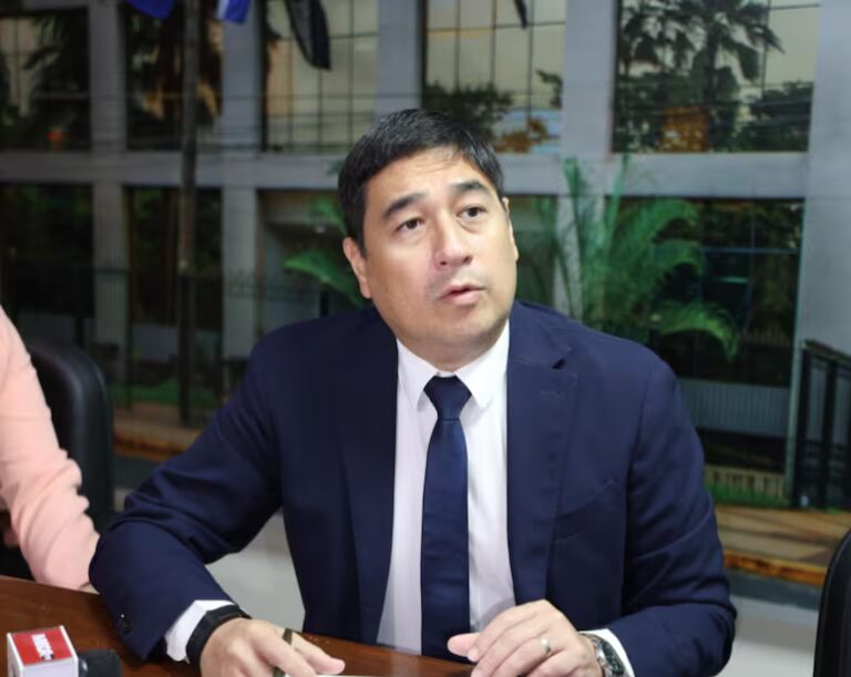 Nakayama exige “purga” en el Congreso por presuntos títulos falsos tras caso Rivas