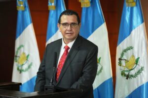 Nuevo fiscal de Guatemala toma posesión y anuncia revisión de casos de deportación