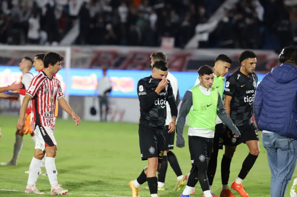 Olimpia está todavía en modo festejo de campeón y se regaló ante el colero