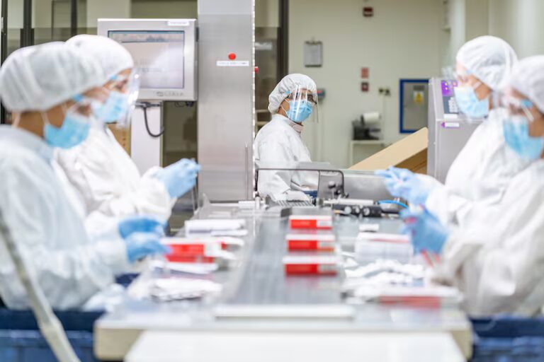 Proveedores farmacéuticos y MEF prevén reunirse este miércoles para tratar millonaria deuda estatal