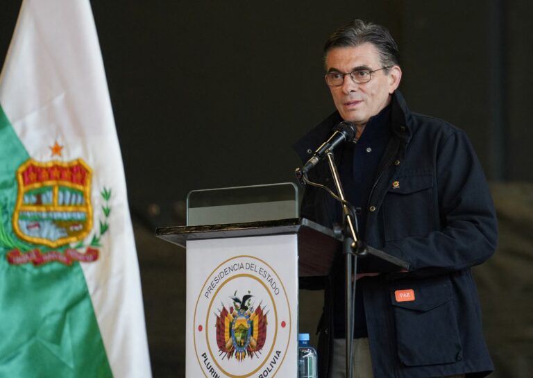 Rodrigo Paz busca solución al problema que frena a Bolivia