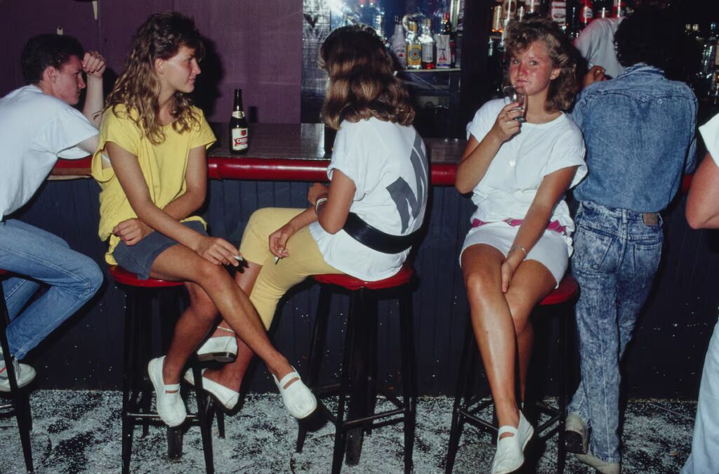 «Siéntate» o vamos por el camino: ¿por qué es difícil mantener una buena relación con la noche? | | iconos de ICONO