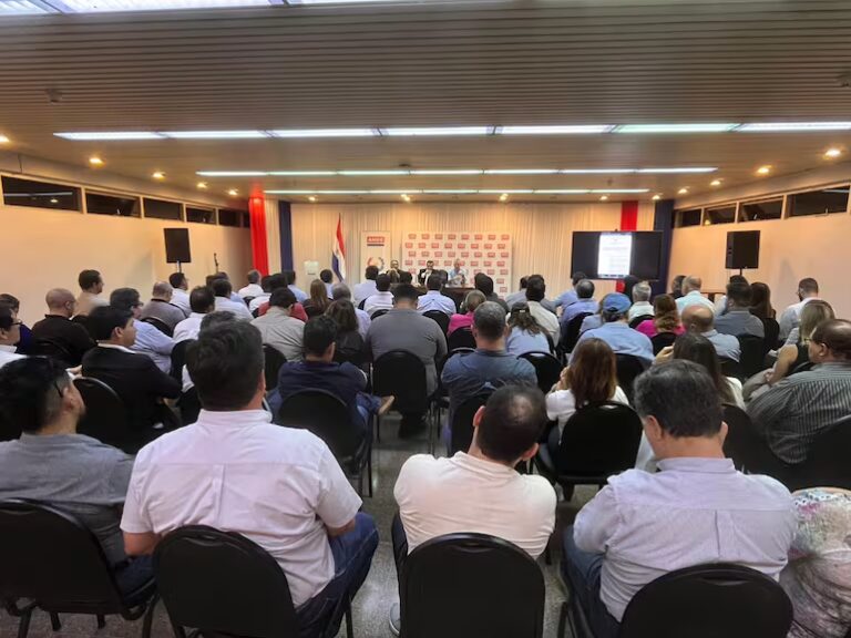 Sosa trata de contener la crisis interna mientras gremios preparan ofensiva judicial contra decretos