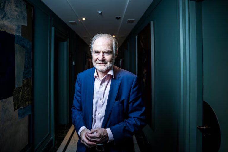 Timothy Garton Ash: «La salvación de la libertad democrática depende de nosotros, los europeos» | Cultura