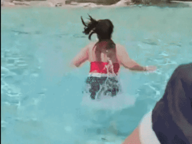 Video: turista paraguaya se lanza a la Fontana di Trevi