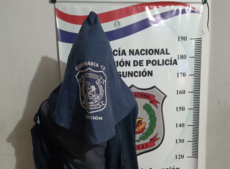 Asunción: roban motocicleta de estacionamiento de supermercado y caen tras persecución policial