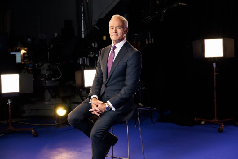 CBS está despidiendo al veterano reportero Scott Pelley después de que acusó a la cadena de «matar» el programa ’60 Minutes’.