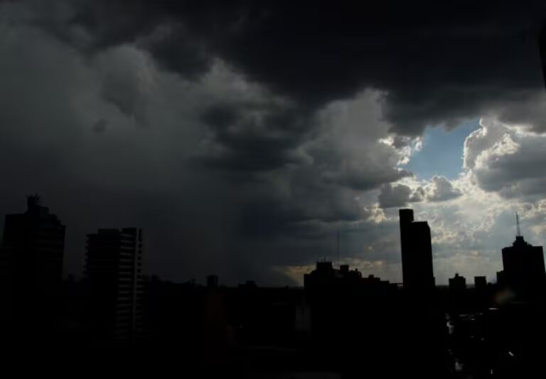 Clima en Paraguay: Alerta de tormentas hoy y frío mañana
