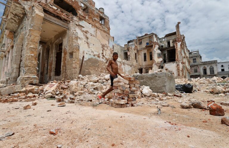 Cuba necesita aire en una transición lenta que ha sido recibida con escepticismo