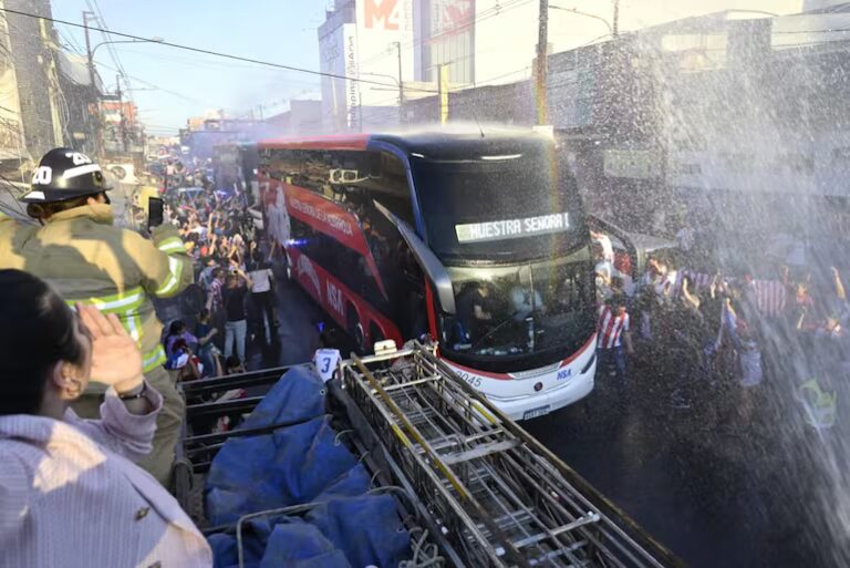 Despedida a la Albirroja: Caminera anuncia que no se podrá acompañar al bus
