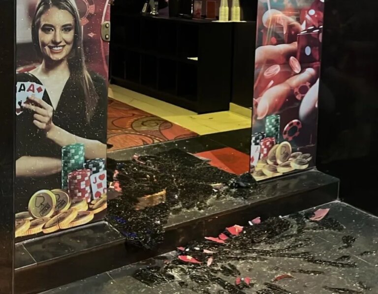 Disparan contra la entrada de un casino en Pedro Juan Caballero