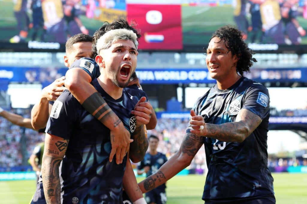 Emotivo abrazo de la «Joya» tras clasificación de Paraguay