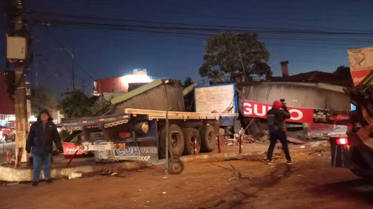 Imputan a conductor involucrado en choque, derrumbe y muerte de una mujer china en San Lorenzo