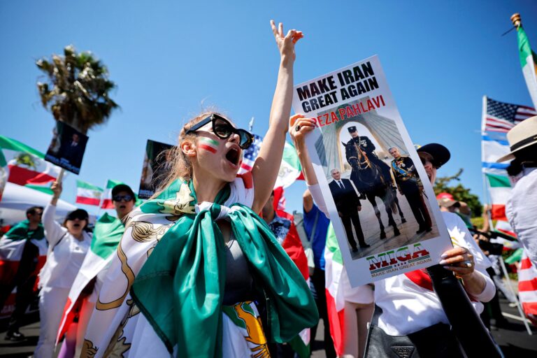 Iraníes de la diáspora en Los Ángeles al comienzo de su «no elección»: «Mis verdaderos futbolistas están en prisión»