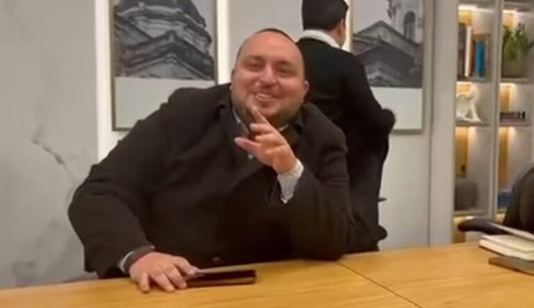 Jimmy, Duarte y equipo coordinaban labores en sala de Mburuvicha Róga