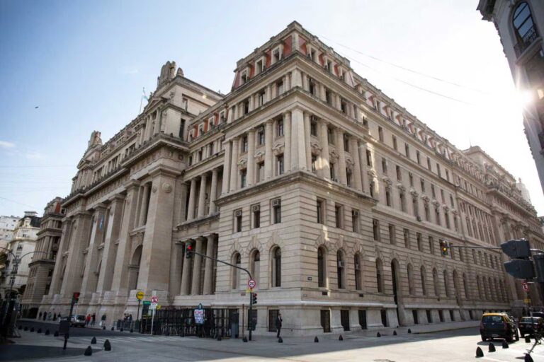 La Corte Suprema rechaza el pedido de Milei y el Gobierno Ultra debe aumentar las matrículas universitarias