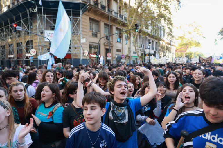 Milei presenta denuncia a lo largo de dos años y aumenta presupuesto de la universidad
