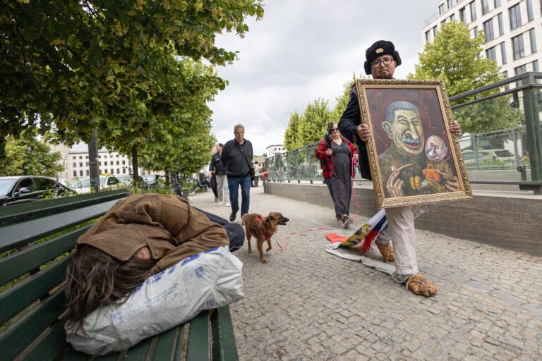 Muere Semión Skrepetski, artista ruso anti-Putin, tras recibir un disparo en Polonia