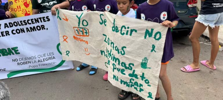 Octava caminata contra el abuso sexual infantil: sin denuncias en escuelas capacitadas contra el flagelo