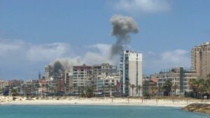 Últimas noticias de la guerra entre Estados Unidos e Israel contra Irán, en vivo | Trump acusa a Irán de derribar un helicóptero y afirma que «tiene la responsabilidad de responder» | Países
