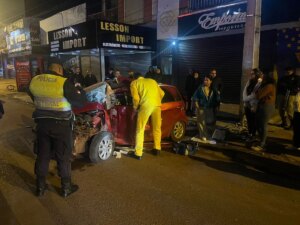 Un automóvil choca contra una columna de la ANDE y deja tres heridas en Pedro Juan Caballero