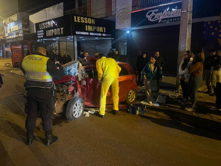 Un automóvil choca contra una columna de la ANDE y deja tres heridas en Pedro Juan Caballero