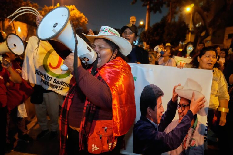 Un mes de emociones, dudas y dudas: las consecuencias de la demora en conocer los resultados de las elecciones presidenciales en Perú.